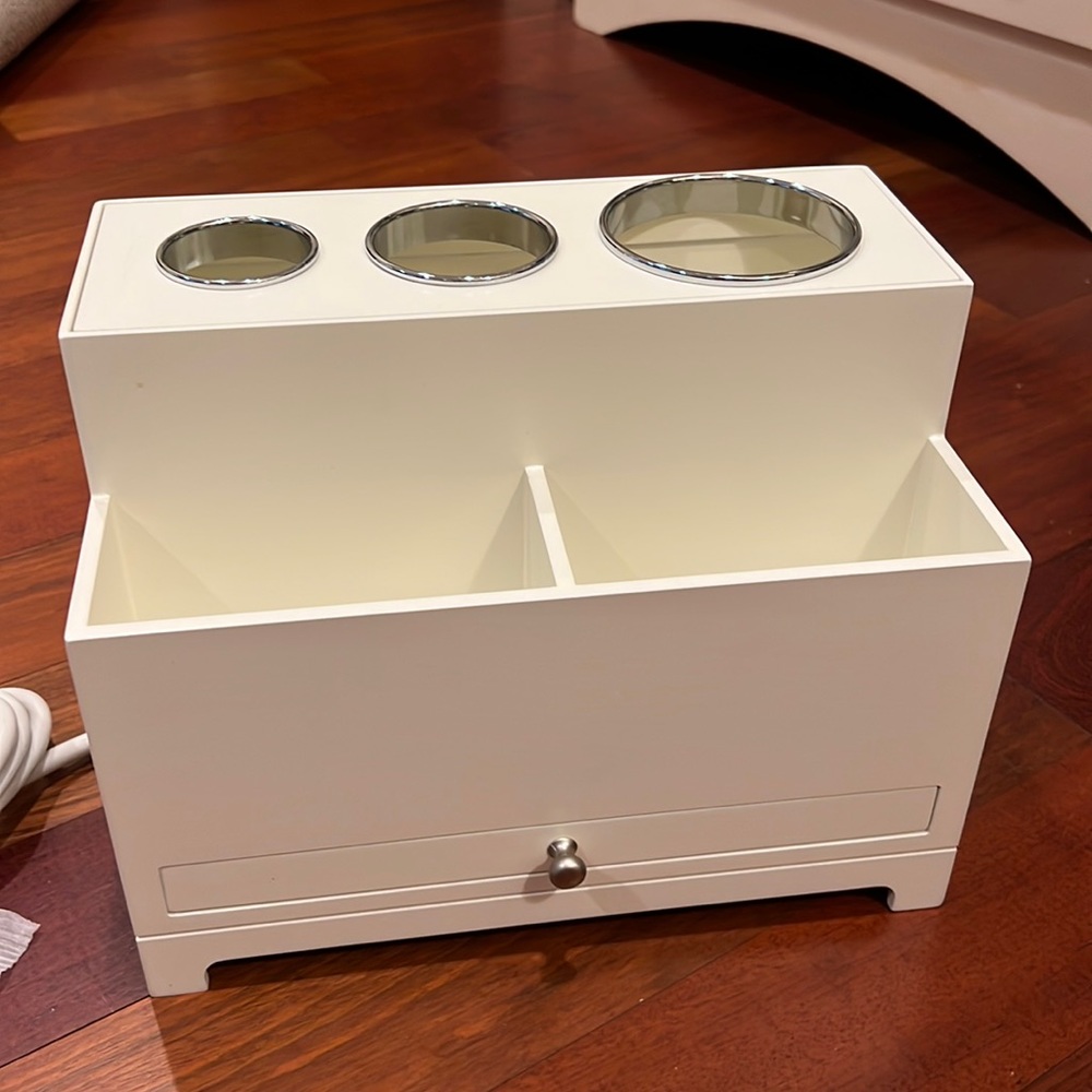 Hot hair tool organizer